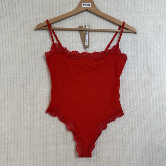 SKIMS Fits Everybody Lace Cami Bodysuit in Cayenne Red Size Small NWT $64 - Picture 9 of 11